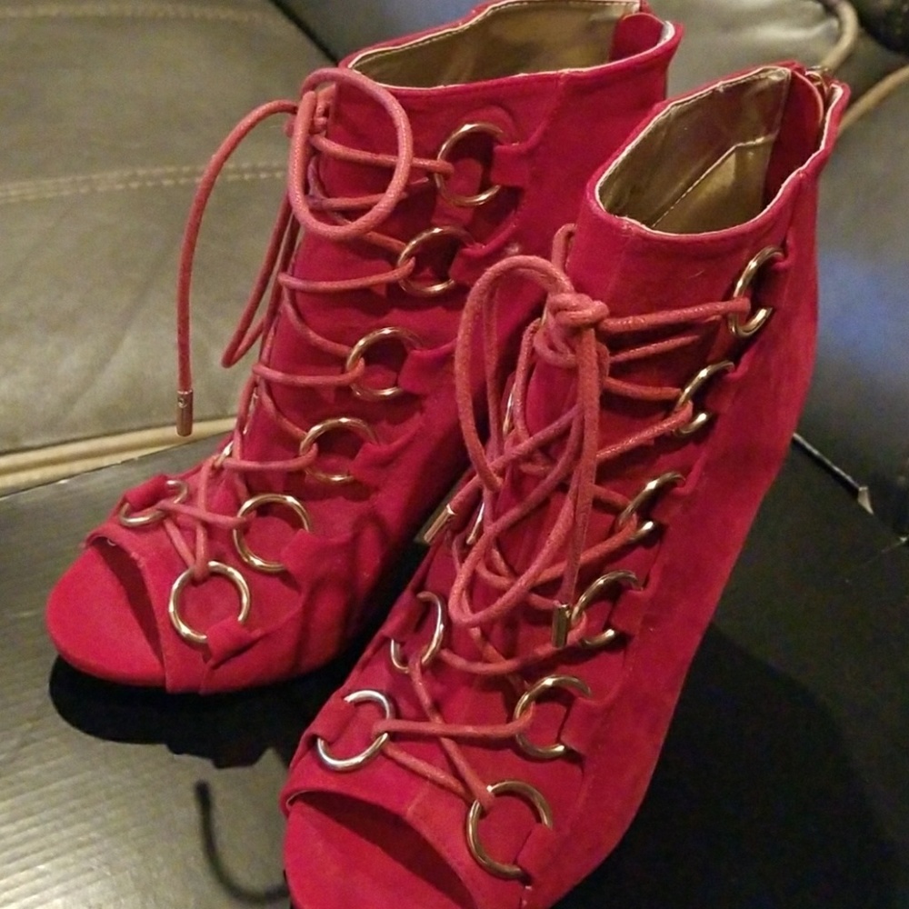 Peep toe ankle boot